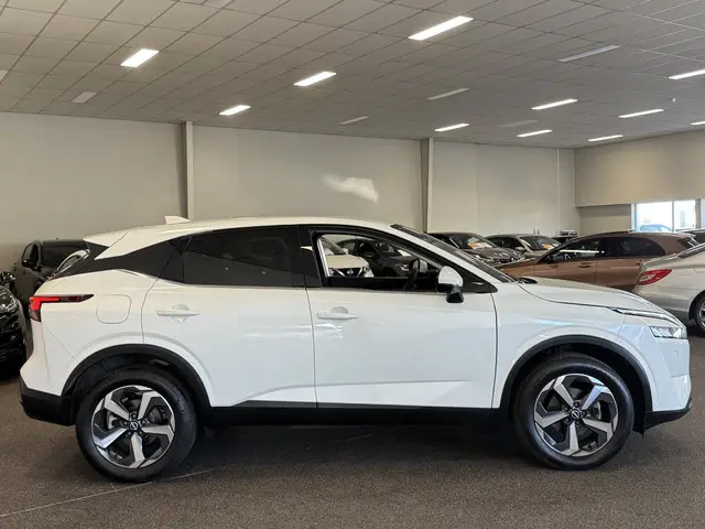 Nissan QASHQAI 1.3 MHEV Xtronic 2023 Benzine 6