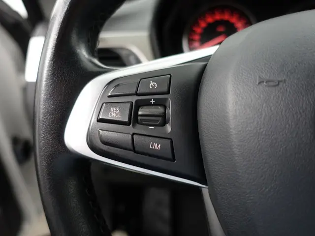 BMW X1 sDrive18i High Executive Aut- 2017 Benzine 16