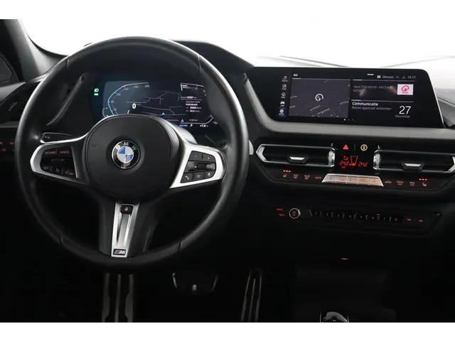 BMW 1 Serie 118i Executive Edition 2021 Benzine 53