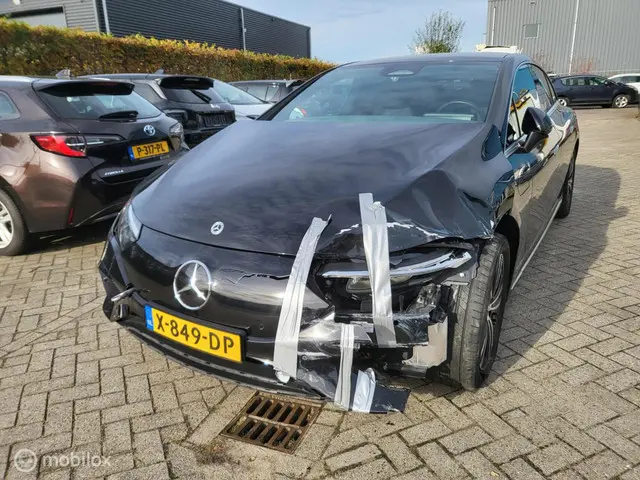 Mercedes-Benz EQE 300 AMG Line 89 kWh 2023 Elektrisch 18