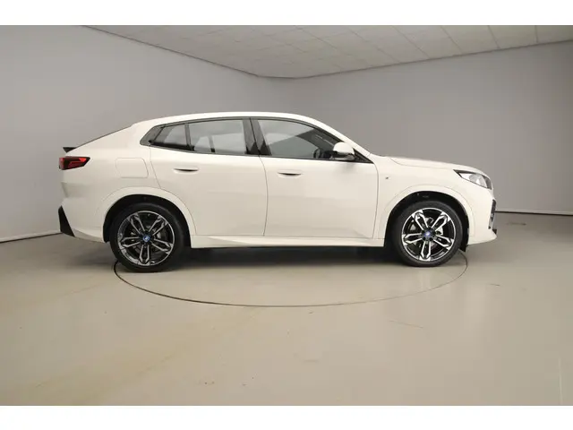 BMW iX2 eDrive20 2024 Elektrisch 4