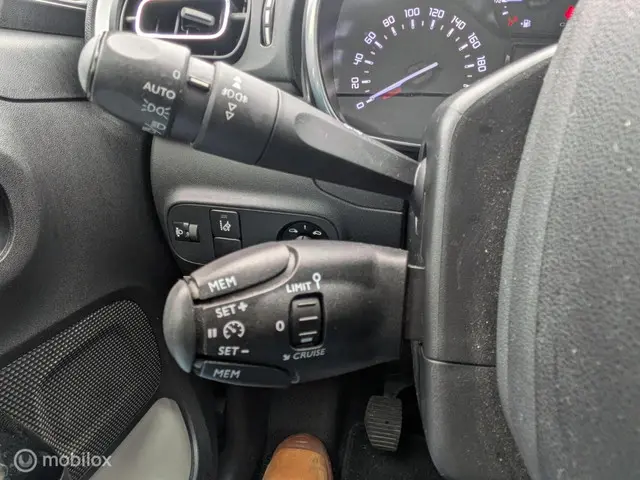 Citroën C3 1.2 PureTech Shine/ trekhhaak 2017 Benzine 18