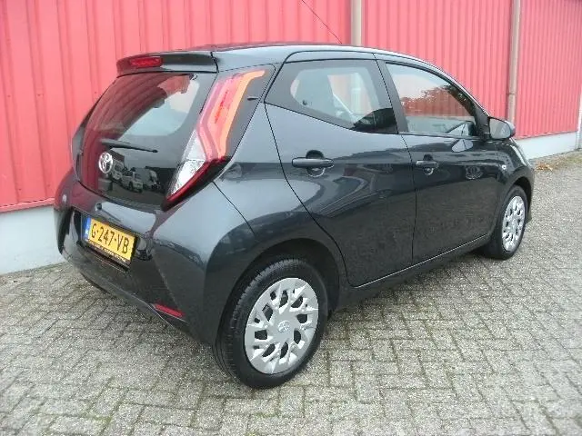 Toyota Aygo 1.0 VVT-i X-Play / VERKOCHT 2019 Benzine 8