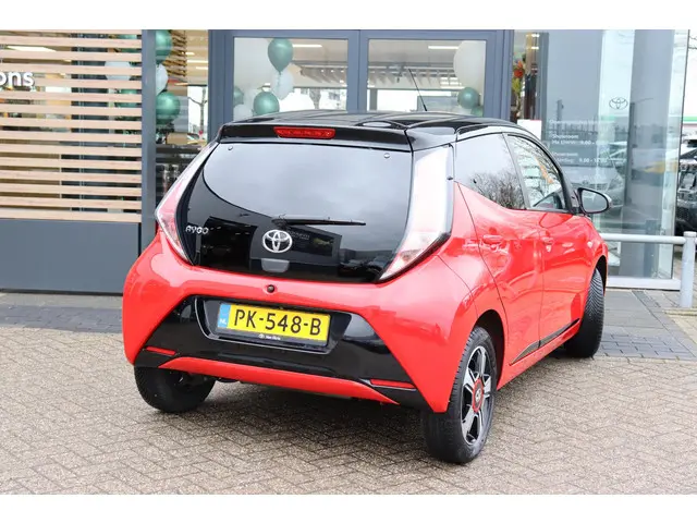 Toyota Aygo 1.0 VVT-i x-cite 2017 Benzine 12