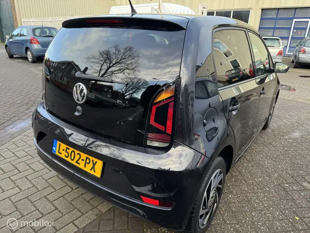 Volkswagen up! 3