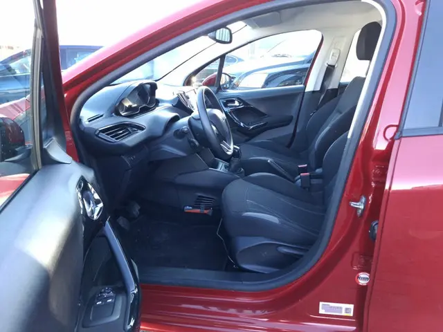 Peugeot 208 1.2 VTi Envy / NAV / CruiseC / CLIMA 2013 Benzine 5