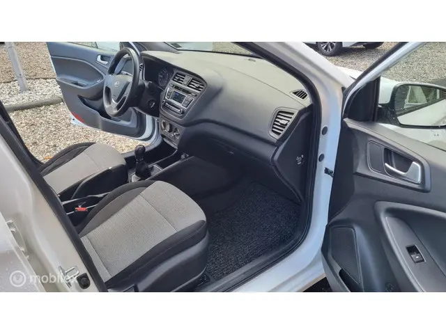 Hyundai i20 1.2 HP i-Motion Comfort 2016 Benzine 11