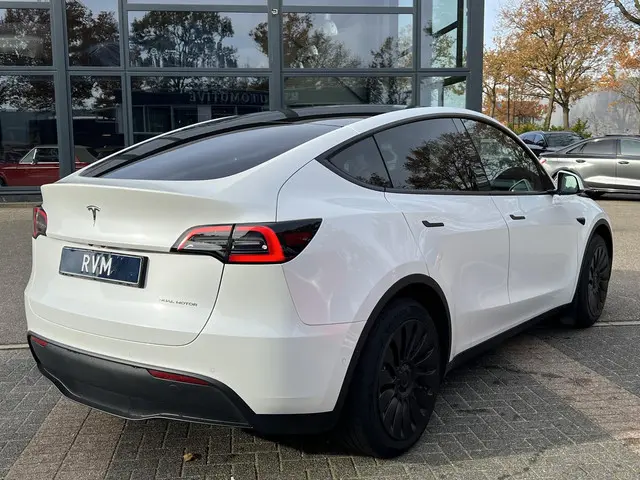Tesla Model Y Long Range AWD 75 kWh 2022 Elektrisch 6