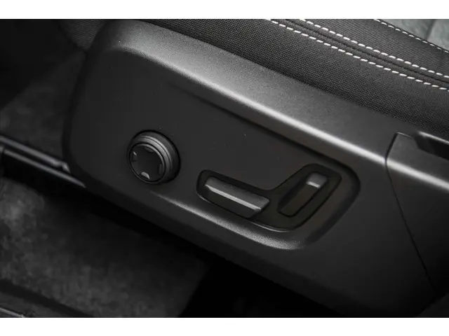 Volvo XC40 2.0 B4 Plus Dark 2025 Benzine 7