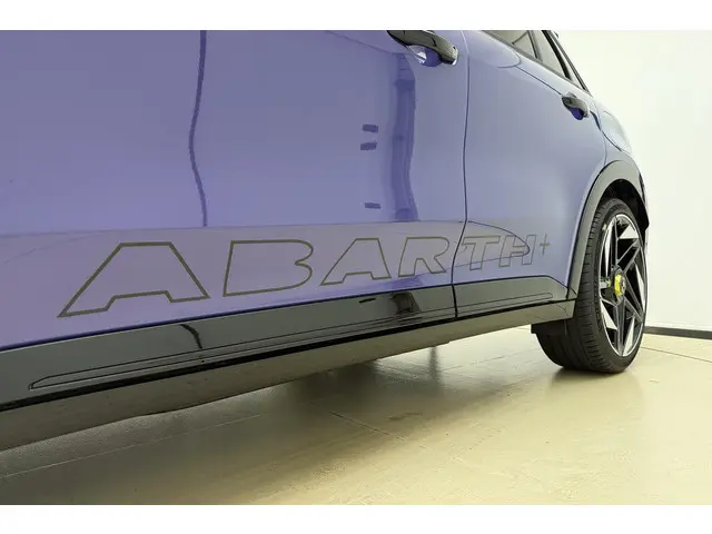 Fiat 600e Abarth Scorpionissima 54 kWh 2026 Elektrisch 48