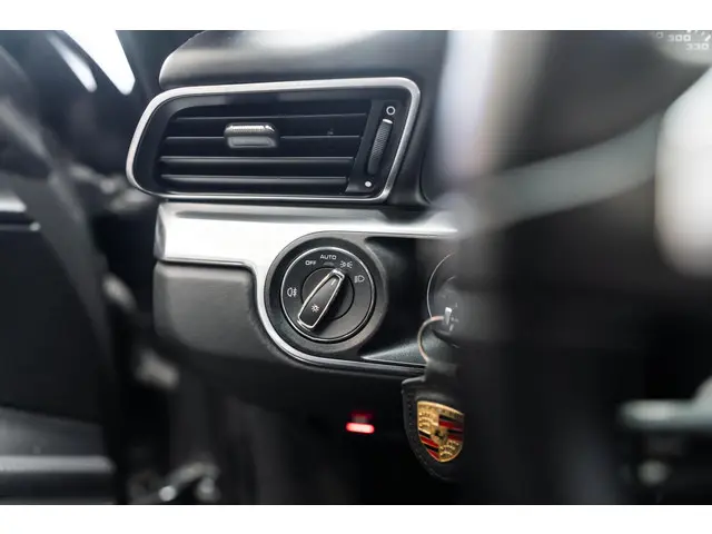 Porsche 911 3.4 Carrera 4 2015 Benzine 41