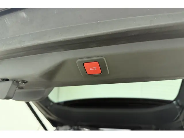 Peugeot 3008 1.2 Hybrid 136 GT 2025 Hybride Benzine 10