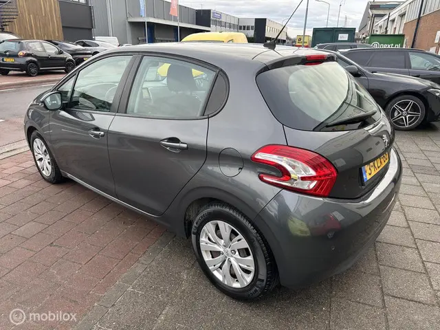 Peugeot 208 1.2 VTi Envy 2013 Benzine 5