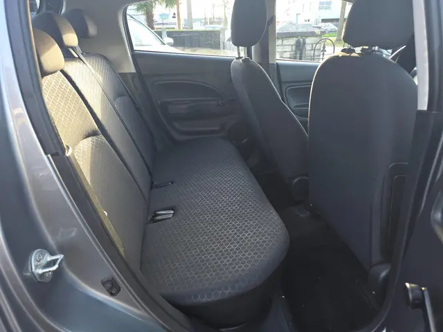 Mitsubishi Space Star 1.0 Entry 2015 Benzine 9