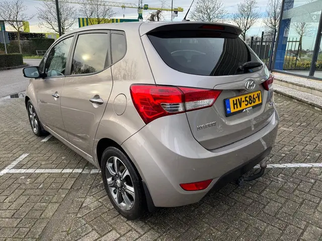 Hyundai ix20 1.6i Go! 2016 Benzine 4