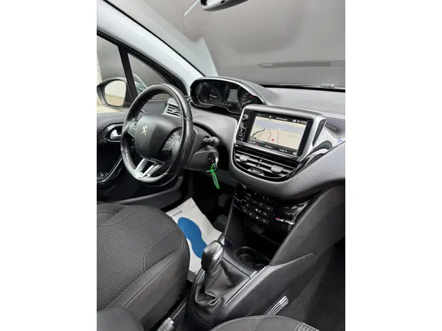 Peugeot 208 1.2 PureTech Allure 2018 Benzine 17