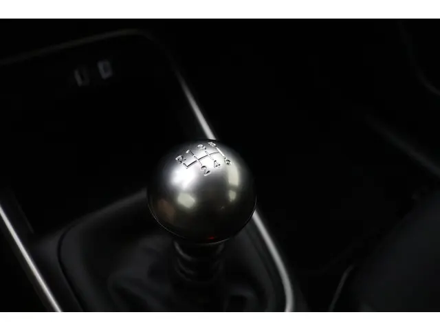 Jeep Avenger 1.2 Altitude 2024 Benzine 28
