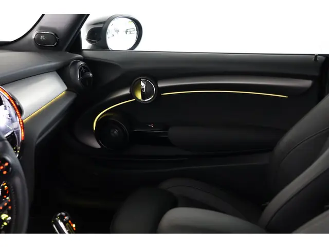 MINI Electric Cooper MINI Yours 33 kWh 2024 Elektrisch 18