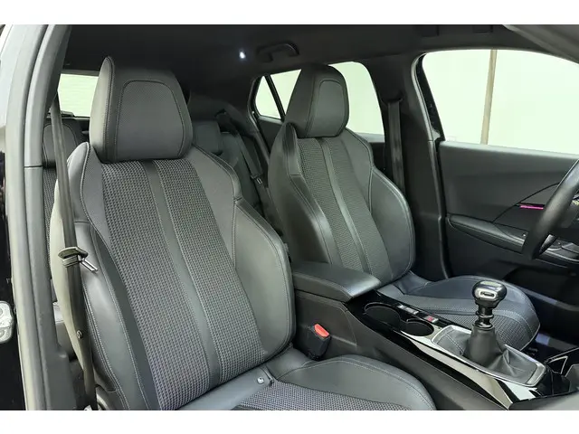 Peugeot 2008 1.2 PureTech GT 2022 Benzine 13