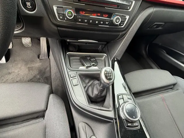 BMW 3 Serie Touring 316i Executive 2013 Benzine 13