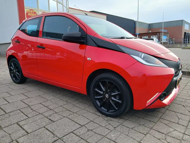 Toyota Aygo 1.0 VVT-i x-fun 2017 Benzine 2