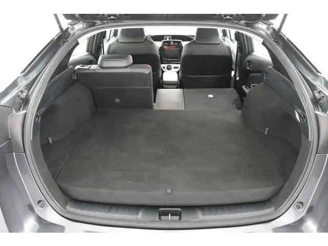 Toyota Prius 1.8 Plug-in Executive 2019 Hybride Benzine 24