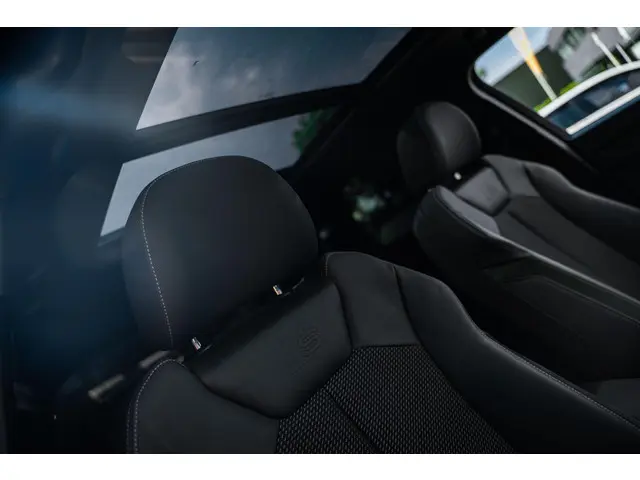 Audi Q3 45 TFSI e S edition 2022 Hybride Benzine 28