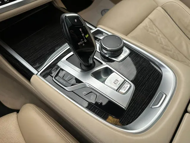 BMW 7 Serie 740Li High Executive 2016 Benzine 19