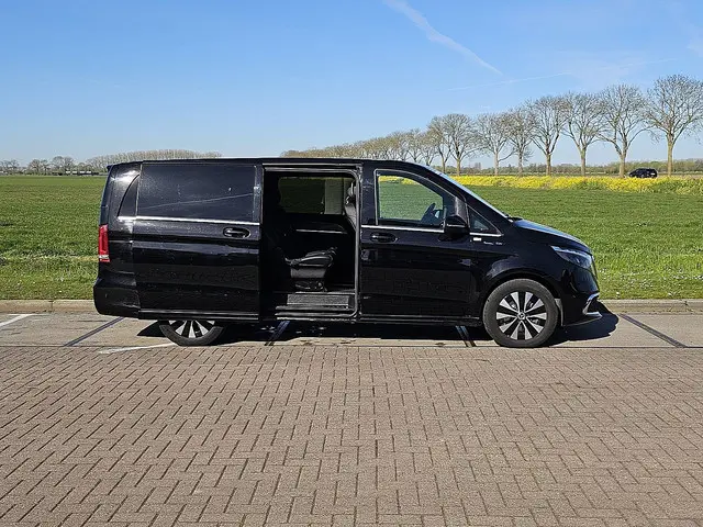Mercedes-Benz EQV 300 2022 Elektrisch 15