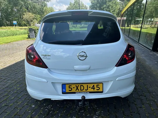 Opel Corsa 1.4-16V Color OPC line 2014 Benzine 8