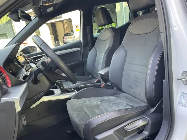 SEAT Arona 1.0 TSI FR Business Connect 2024 Benzine 16