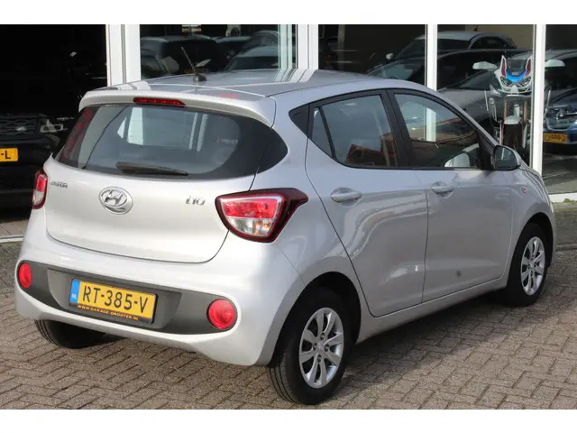 Hyundai i10 1.0i Comfort//Airco//Cruise!! 2018 Benzine 3