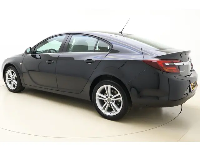 Opel Insignia 1.6 T Edition 2014 Benzine 4