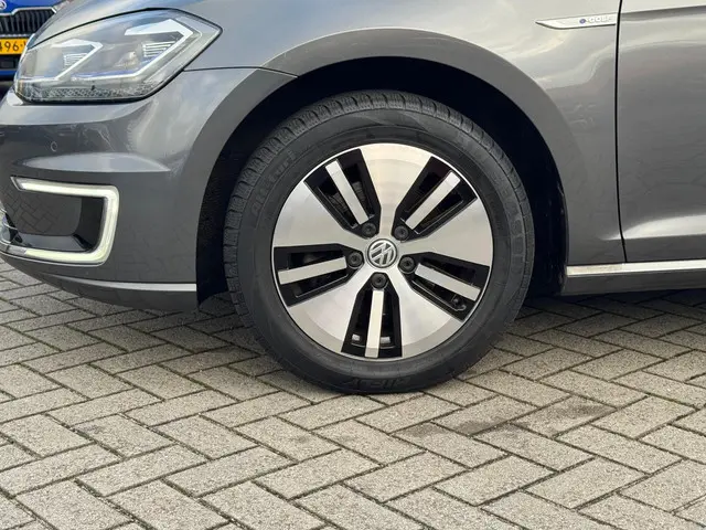 Volkswagen e-Golf e-Golf 2017 Elektrisch 19