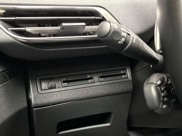 Peugeot 5008 1.2 PureTech Sport 7 Persoons 2020 Benzine 24