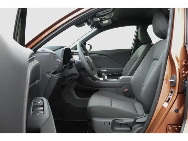 Lexus LBX 2WD 2025 Hybride Benzine 17