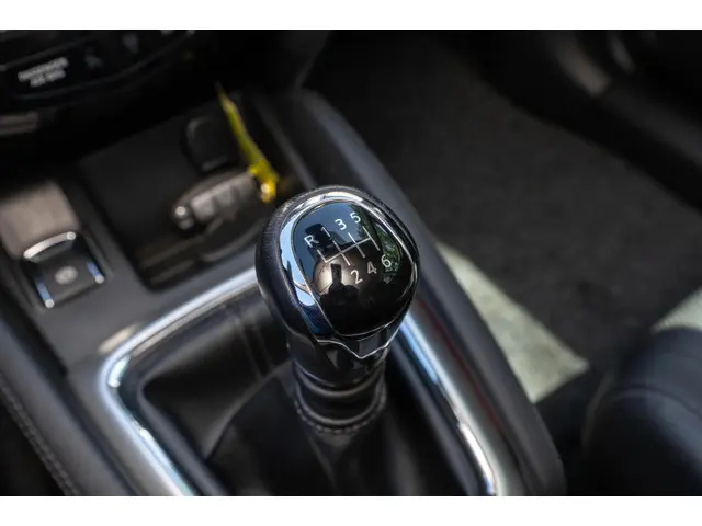 Nissan QASHQAI 1.2 Tekna 38.600 km + NAP 2014 Benzine 17