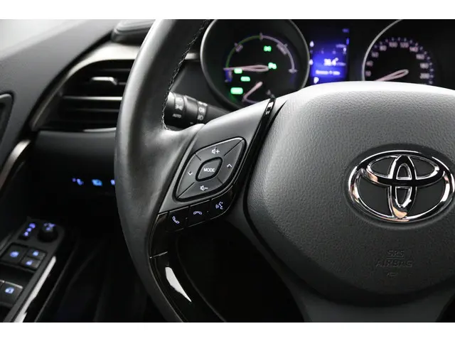 Toyota C-HR 1.8 Hybrid Style 2019 Hybride Benzine 19