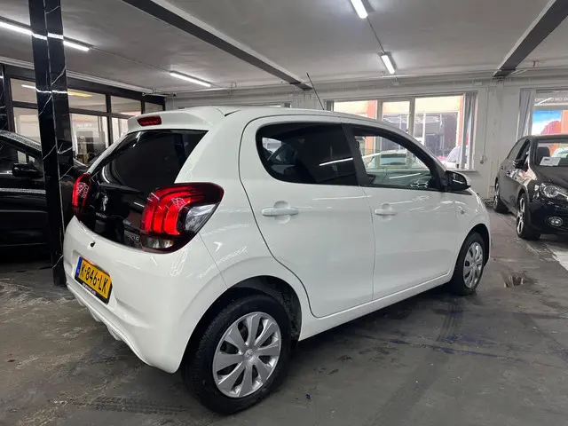 Peugeot 108 1.0 e-VTi Active airco 2021 Benzine 4