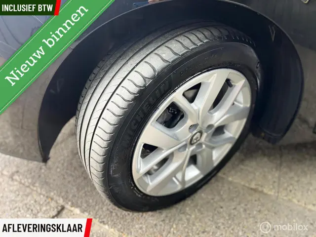 Renault Clio Estate 0.9 TCe Limited 2018 Benzine 32
