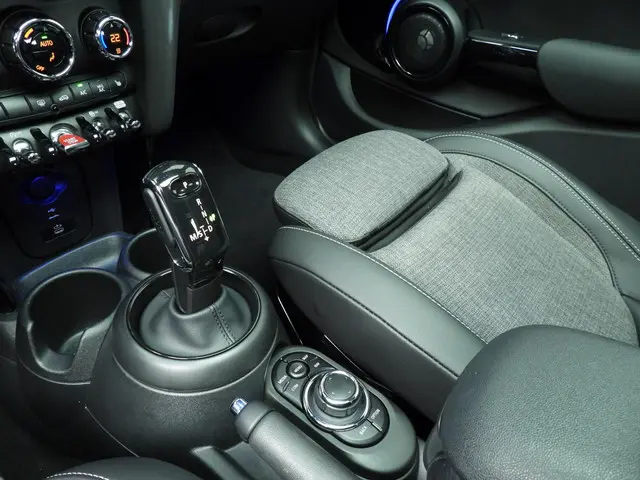 MINI 5-Deurs Cooper 2023 Benzine 25