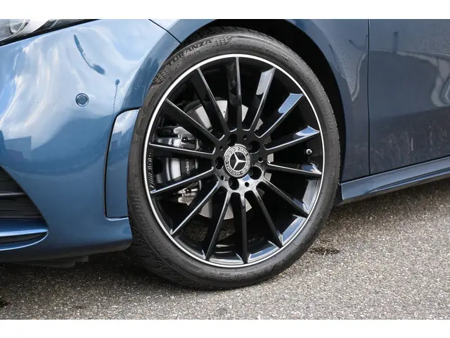 Mercedes-Benz A-Klasse 180 AMG Line 2022 Benzine 5