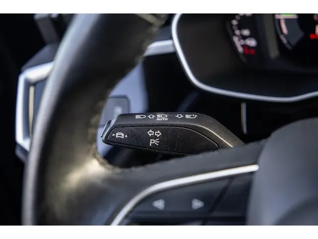 Audi Q3 45 TFSI e edition 2021 Hybride Benzine 27