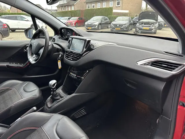 Peugeot 208 1.2 Turbo 110 PK GT-Line 2019 Benzine 33