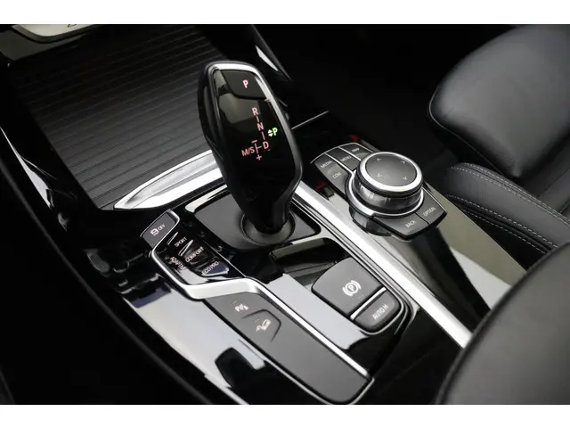 BMW X3 xDrive20i High Executive 2021 Benzine 38