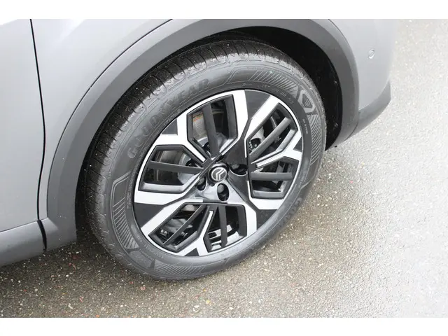 Citroën C4 HYBRID 145 MAX 2025 Hybride Benzine 9