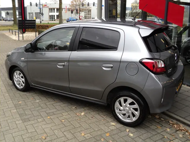 Mitsubishi Space Star 1.2 Intense 2022 Benzine 7