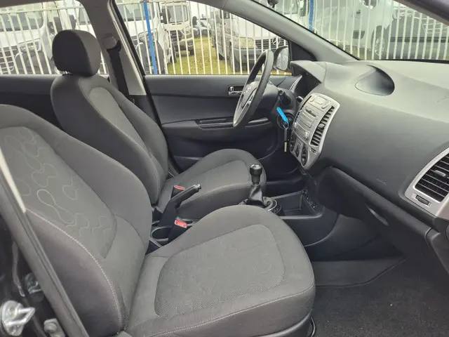 Hyundai i20 1.2i i-Catcher 2012 Benzine 19