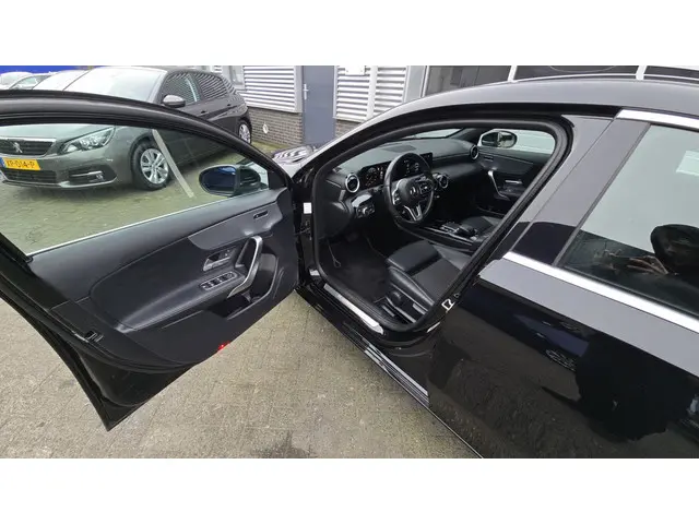Mercedes-Benz A-Klasse 200 Luxury Line 2022 Benzine 14