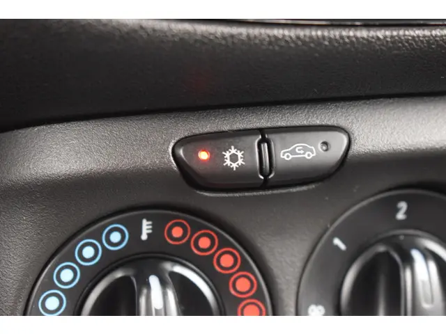 Opel Corsa 1.4 Color Edition 2015 Benzine 21